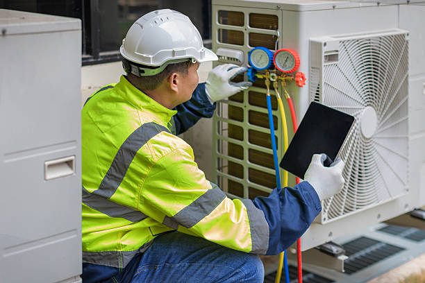 Professional Air Conditioning Repair technician working in Hull, IA